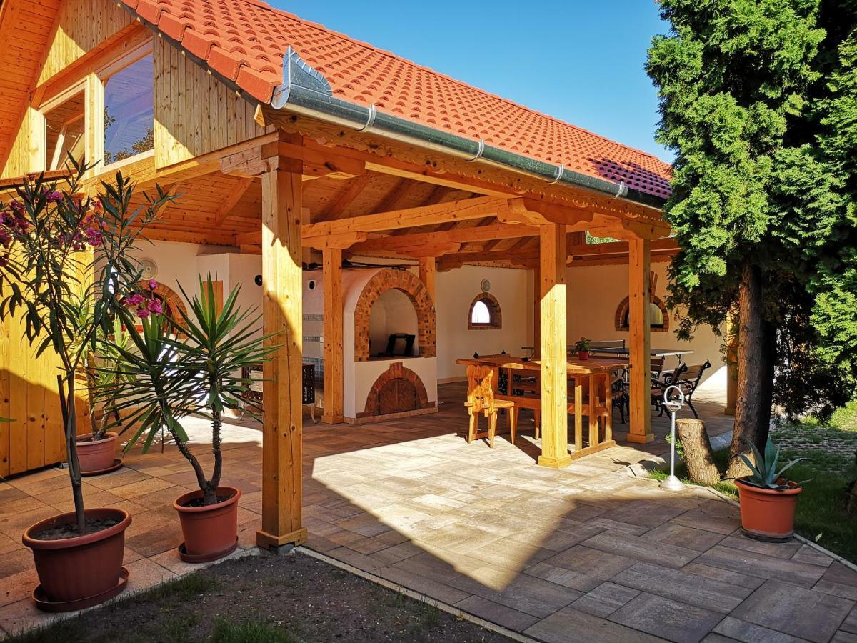 Julia Panzio Bed & Breakfast Hajdúszoboszló Dış mekan fotoğraf